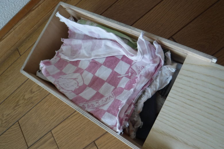 布ティッシュを詰める