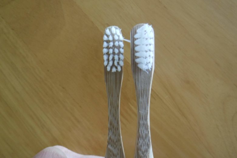 竹製歯ブラシ削った後(左)