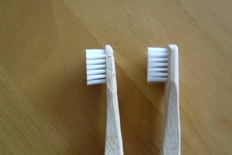 竹製歯ブラシ削った後(左)