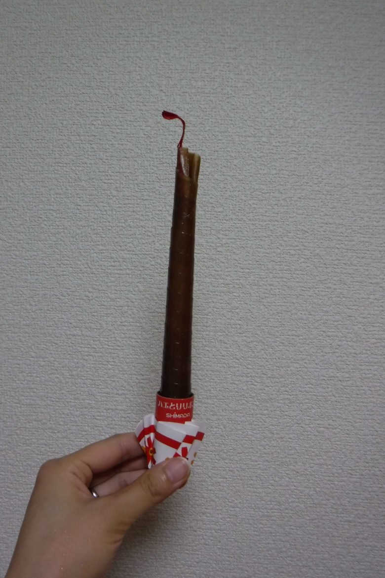 ハエ取り紙をコーン状に引き出す